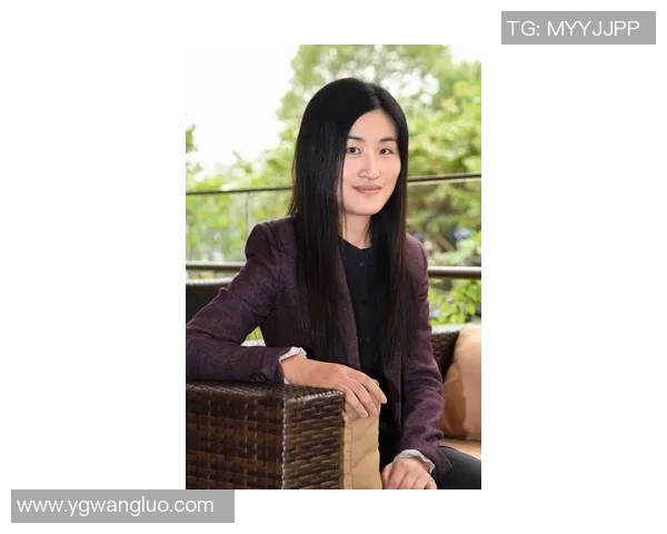 吴芳专访：从青涩球员到足球教练的心路历程与梦想追寻